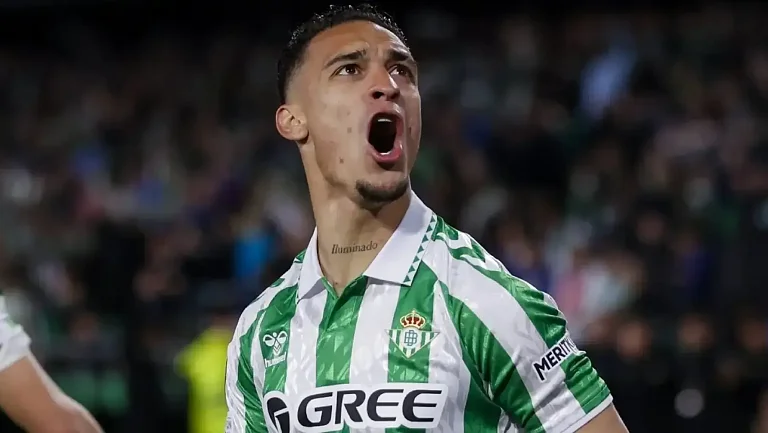 Антони отклонил предложение «Баварии» ради перехода в «Бетис»