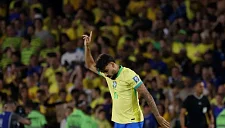 Пакета празднует возвращение в сборную Бразилии голом на «Маракане»