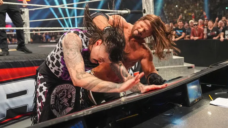 Эй Джей Стайлз восхищен фанатами в Париже