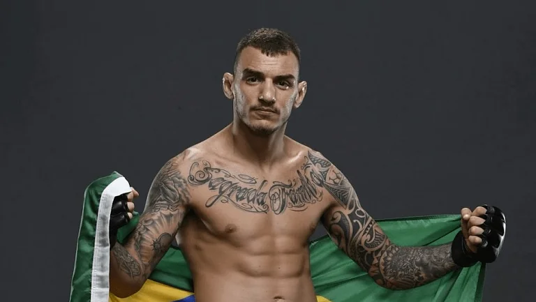 Мойкано отреагировал на победу Уокера в UFC Шанхай