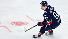 Агент Евгения Кузнецова оценил первые игры хоккеиста за «Металлург»
