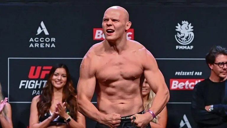 Бой Гуськова и Блаховича на UFC 324 закончился вничью