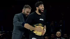 Боец UFC Арман Царукян завоевал чемпионский пояс на турнире по грепплингу
