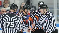 Судьи отменили две шайбы СКА после видеопросмотров в матче с «Нефтехимиком»