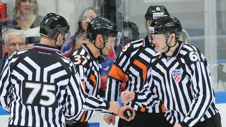 Судьи отменили две шайбы СКА после видеопросмотров в матче с «Нефтехимиком»