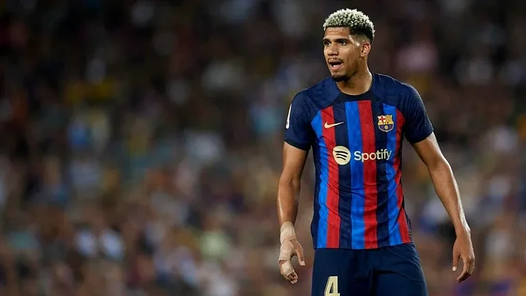 Араухо готов усилить «Барселону» после матчей за сборную