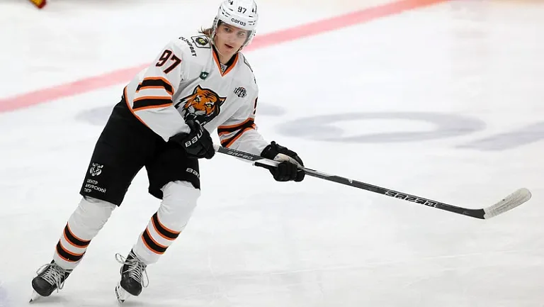 «Спартак» обменял двух хоккеистов на форварда Коротких из «Амура»