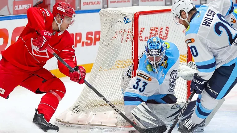 «Сибирь» забросила четыре безответные шайбы в первом периоде матча со «Спартаком»