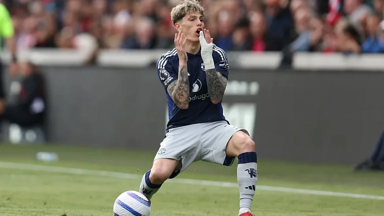 «Манчестер Юнайтед» обсуждает обмен Гарначо на Уоткинса с «Астон Виллой»