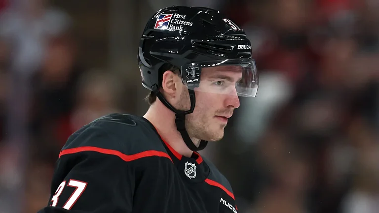 Свечников объяснил рост результативности сменой клюшки после дубля в НХЛ