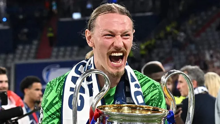 Мостовой о переходе Сафонова в ПСЖ: «Он даже на лавке выиграл четыре трофея»