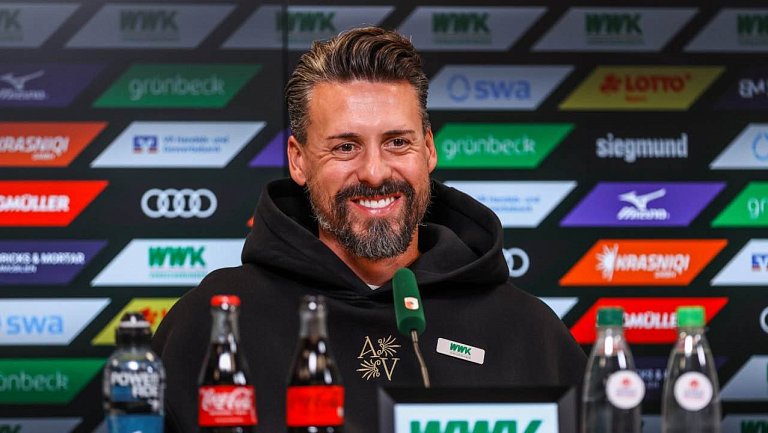 У тренера «Аугсбурга» в телефоне записаны номера 18 000 хорватов 