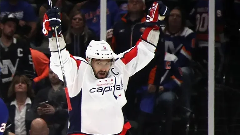 Овечкин в шаге от истории: кто помог ему забить 887-й гол?