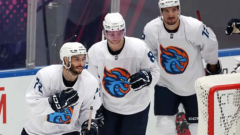 «Сибирь» проиграла 13-й матч кряду, уступив «Шанхай Дрэгонс» в КХЛ