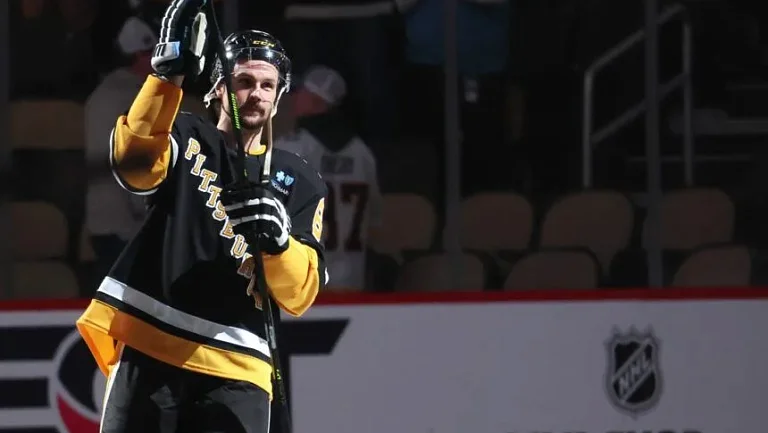 Эрик  Карлссон может перейти в «Торонто»