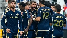 Мюллер отметил 36-летие хет-триком и рекордной победой «Ванкувера»