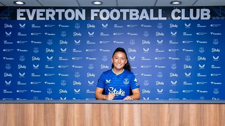 «Эвертон» подписал контракт с защитницей Мазой Пачеко
