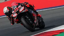 Итальянец Aprilia опередил Маркеса, который разбился в Q2