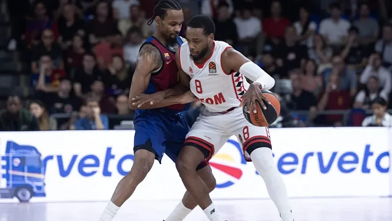 Два американских защитника получили право выступать за Польшу