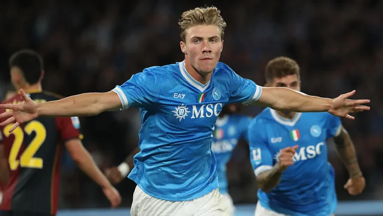 «Наполи» возглавил Серию А благодаря голам Хёйлунна и Замбо-Ангиссы
