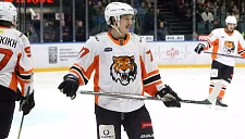 «Амур» побеждает «Шанхайских Драконов» со счётом 5:4 в напряжённом матче КХЛ