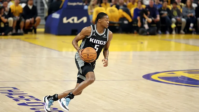 ДеАарон Фокс продлил контракт с «Сан-Антонио» на $229 млн