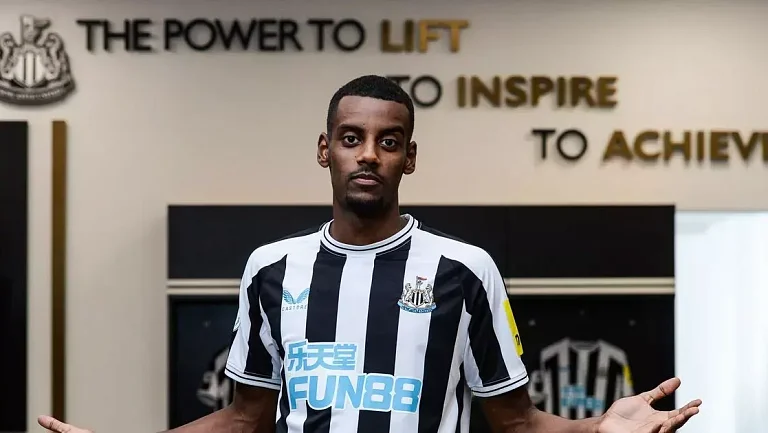 «Ньюкасл» отпустит Исака только после покупки замены