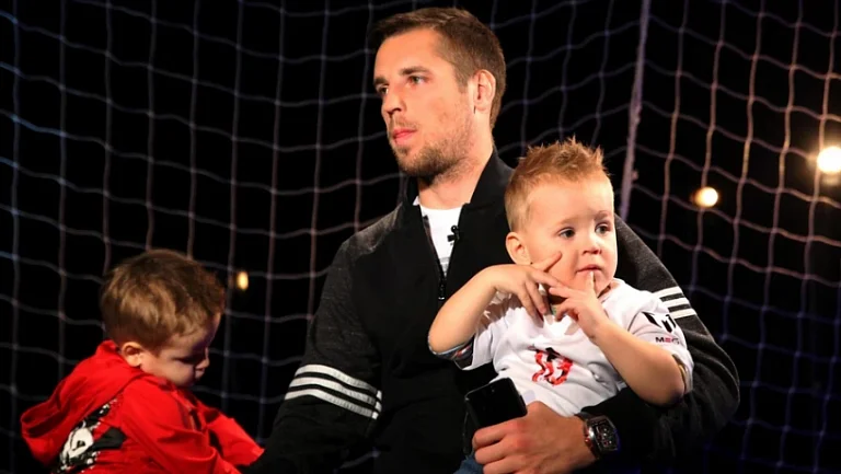 У экс-футболиста «Спартака» Комбарова родился пятый сын