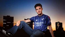 «Арсенал» презентует новый выездной комплект с молнией