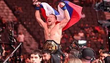 Пётр Ян хочет сказать, что гордится выходить на бои с флагом России