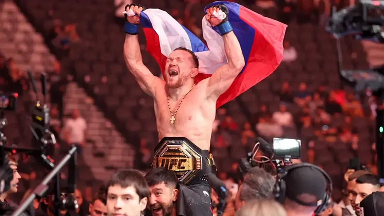 Пётр Ян хочет сказать, что гордится выходить на бои с флагом России