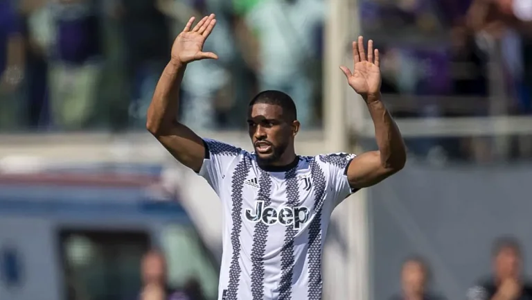 Топ-клубы АПЛ ведут борьбу за защитника «Ювентуса»