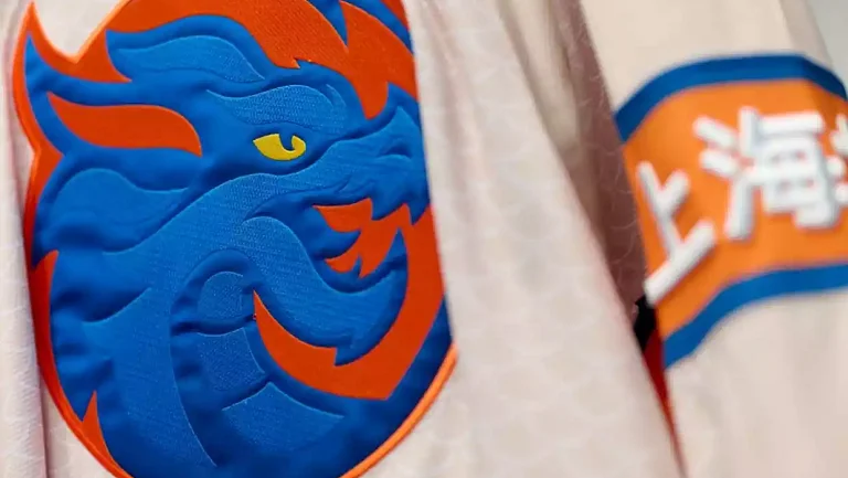 «Шанхайские Драконы» представили гостевую форму с символикой дракона и морей