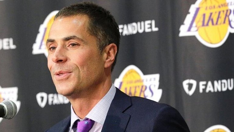 Лейкерс продлили контракт с генеральным менеджером Робом Пелинкой