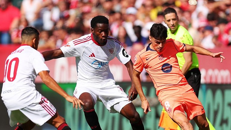 «Барселона» разгромно уступила «Севилье» в матче Примеры