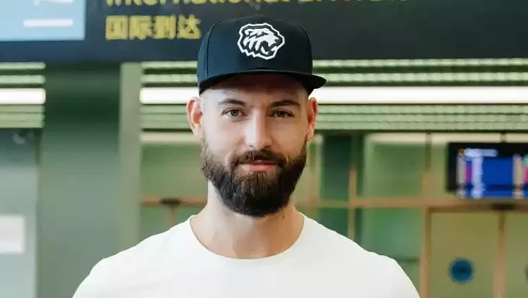 Вратарь «Трактора» раскрыл секрет Сергея Бобровского  по поддержанию формы