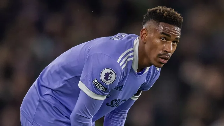 Бывший игрок «Барселоны» и «Лидса» подписал контракт с «Бетисом»

