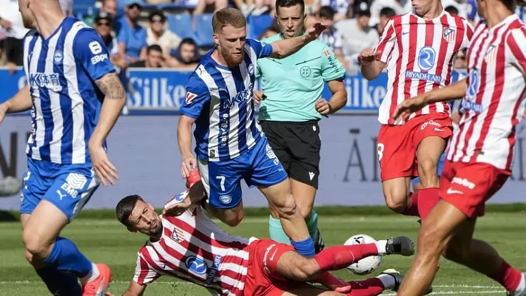 Арбитры матча между «Алавесом» и «Атлетико» будут наказаны