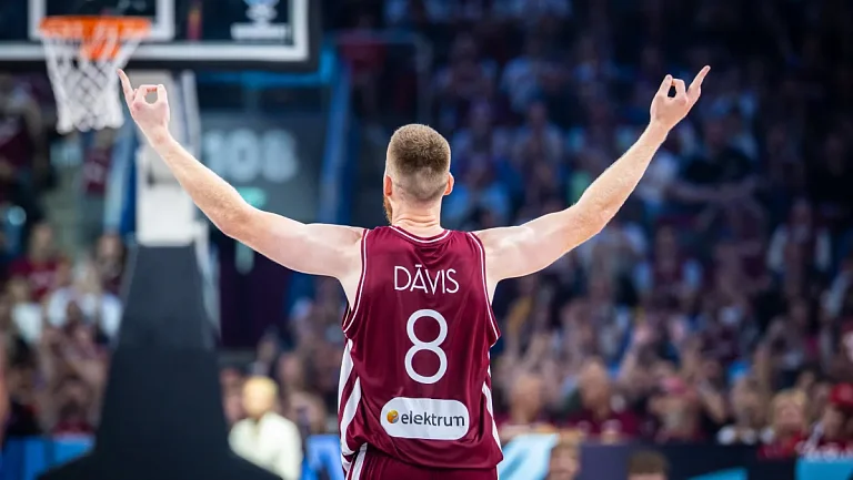 Латвия разгромила Чехию на Евробаскете с разницей в 34 очка