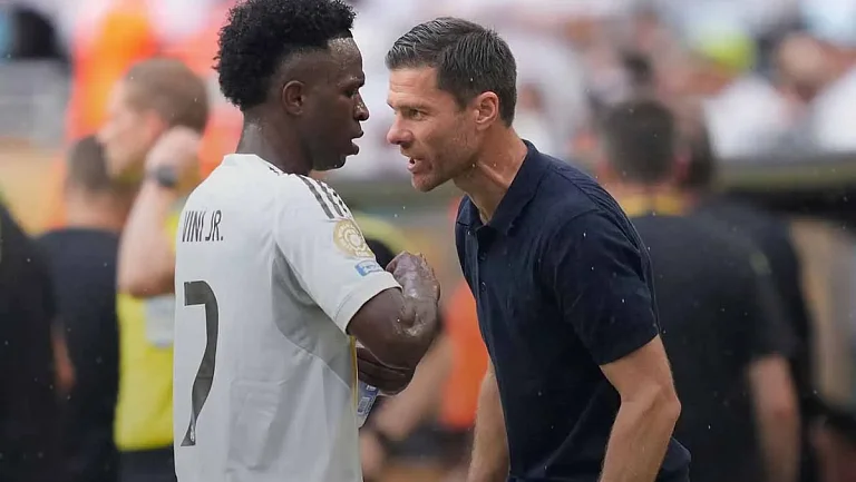 Хаби Алонсо опроверг недовольство Винисиуса в «Реале»