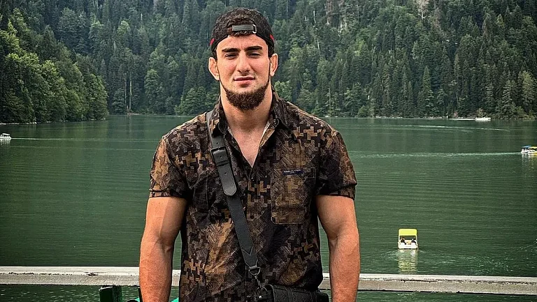 Боец ММА Шовхал Чурчаев избил блогера Subo в прямом эфире