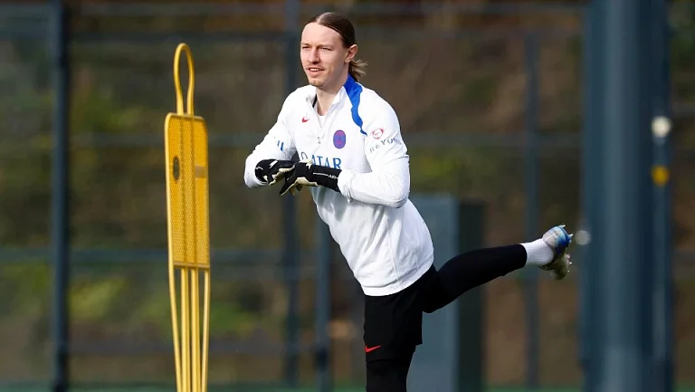 Сафонов попал в заявку ПСЖ на матч ЛЧ против «Ньюкасла»