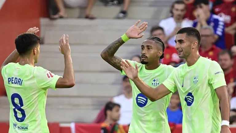 Рафинья и Ферран принесли «Барселоне» победу в первом матче