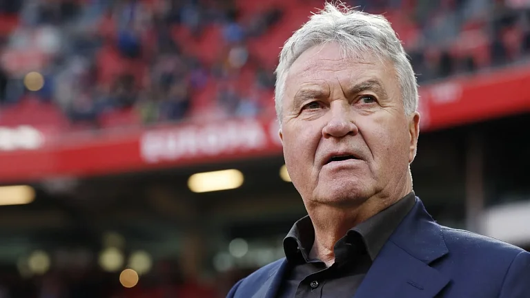 Хиддинк хочет сказать, что возвращение российского футбола зависит от Путина