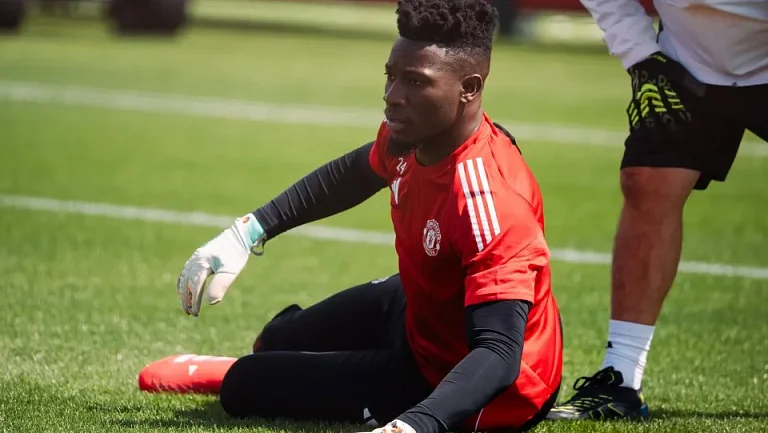 «Манчестер Юнайтед» должен уволить Онану и предложить £40 млн за топ-голкипера