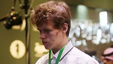 Владислав Артемьев делит первое место с американцем на ЧМ по быстрым шахматам