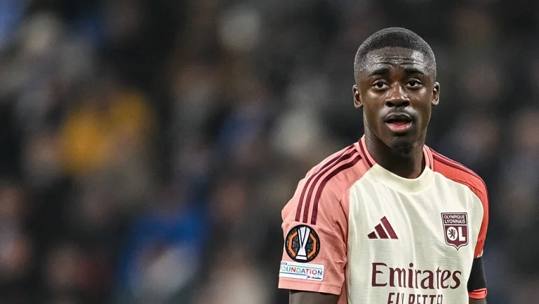 «Вольфсбург» договорился с «Лионом» по трансферу Кумбеди