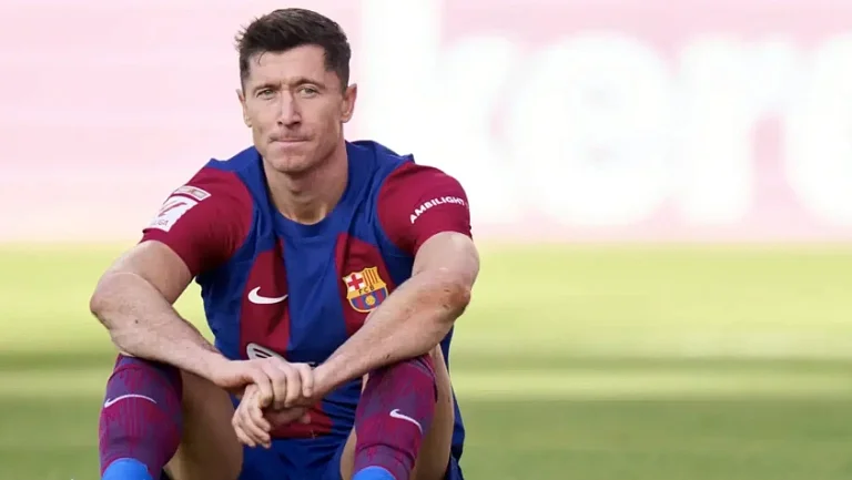 Болельщики «Барселоны» против нового контракта с Левандовски