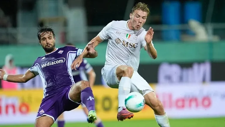 Хёйлунн блестяще дебютировал в «Наполи» и забил гол в ворота Де Хеа