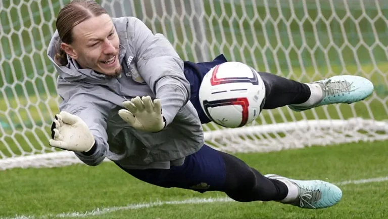 Во Франции считают, что Матвей Сафонов необходим ПСЖ